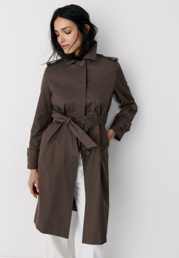 Trench long marron ceinturé