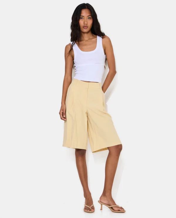 Short fluide beige taille haute