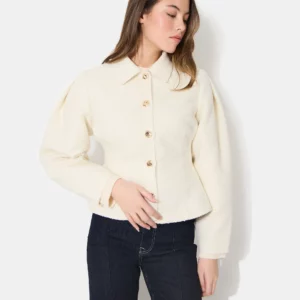 veste élégante beige boutonnée